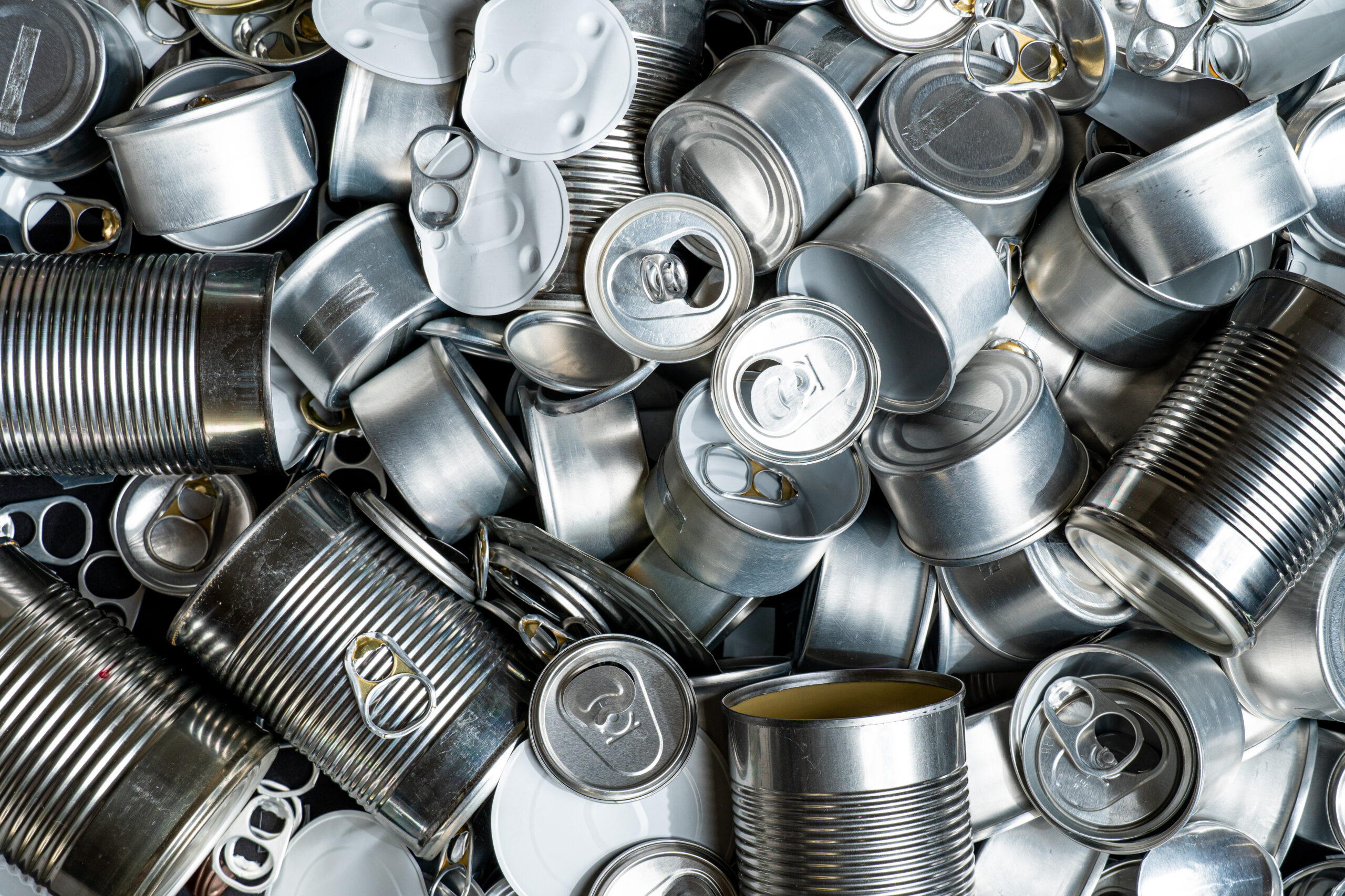 Metal-supermarkets-uk-Large-Amount-Of-Metal-Tins-Cans-For-Recycling-image-blog-2024