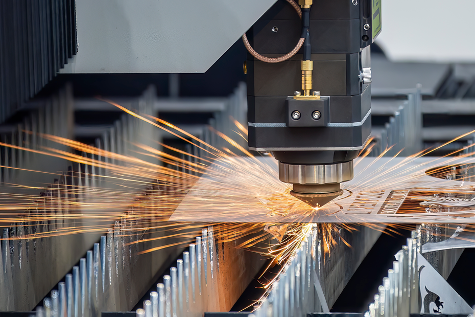 laser-cutting-metal-pieces