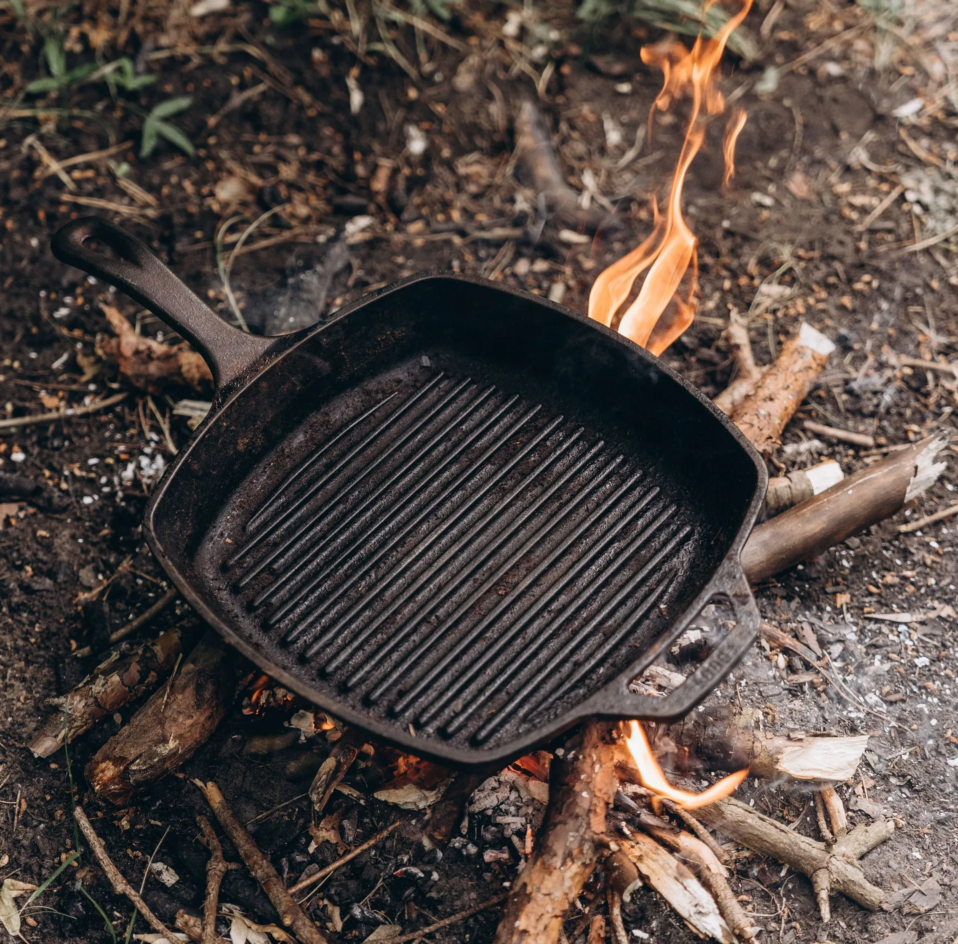 metal-supermarkets-cast-iron-pan-in-wood-fire